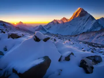 Majestic Mt Everest sunrise view