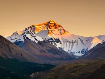 Mount Everest In Which Country Borders